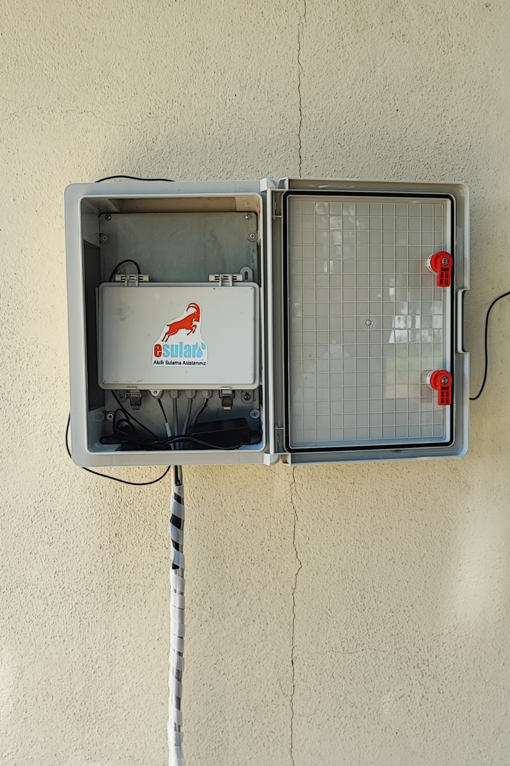 Estación Central de Riego Inteligente Inalámbrica con Control Remoto - Serie E