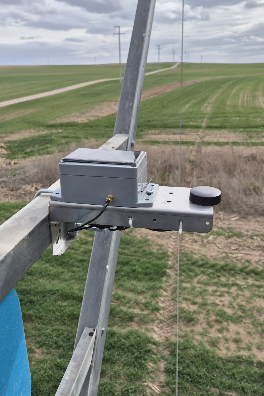 Wireless Battery-Powered Pivot End GPS Position Sensor